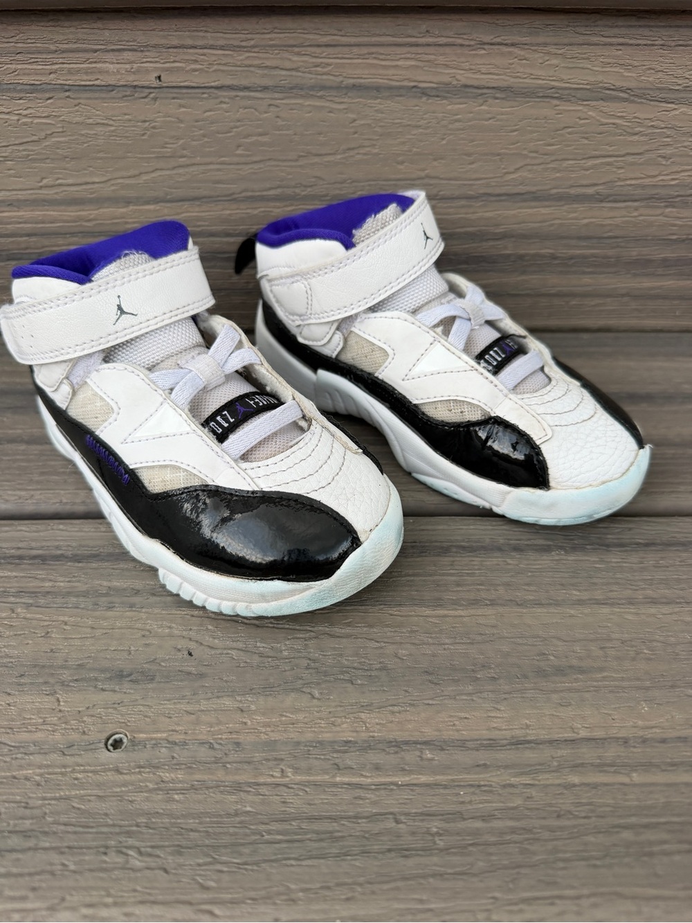 Jordan Toddler Boy Two Trey White Purple  Sneaker 9c Velcro